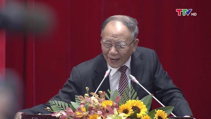 Bác Hồ nói chuyện